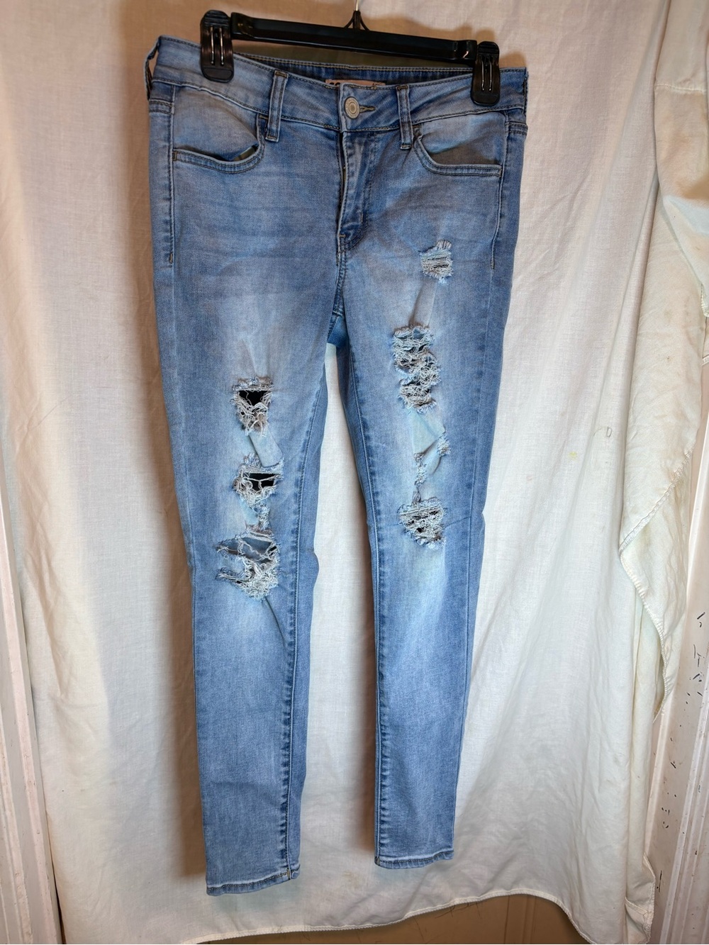 SO Goods For Life Skinny Jeans Light Wash Distressed Juniors 9/29W Low Rise Jegg